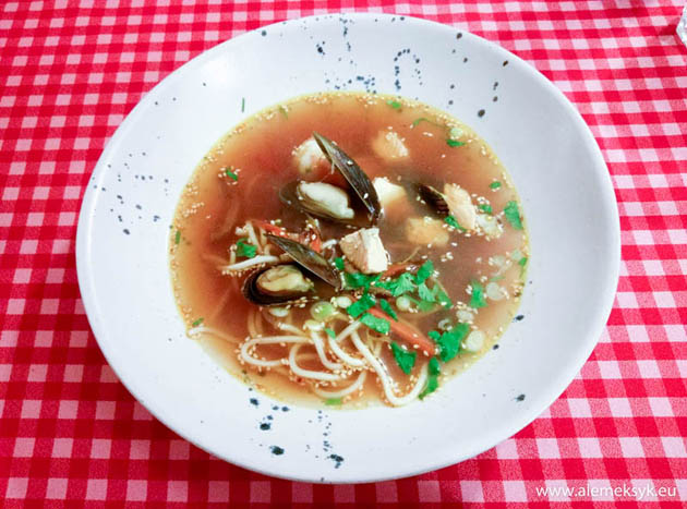 Тайский рыбный суп